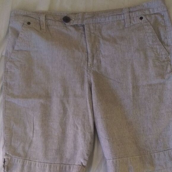 Summertime Bermuda shorts white & gray stripes - Picture 1 of 7